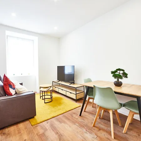 Rt 0 - F3 - Au Rdc - 1 A 5 Pers Appartement